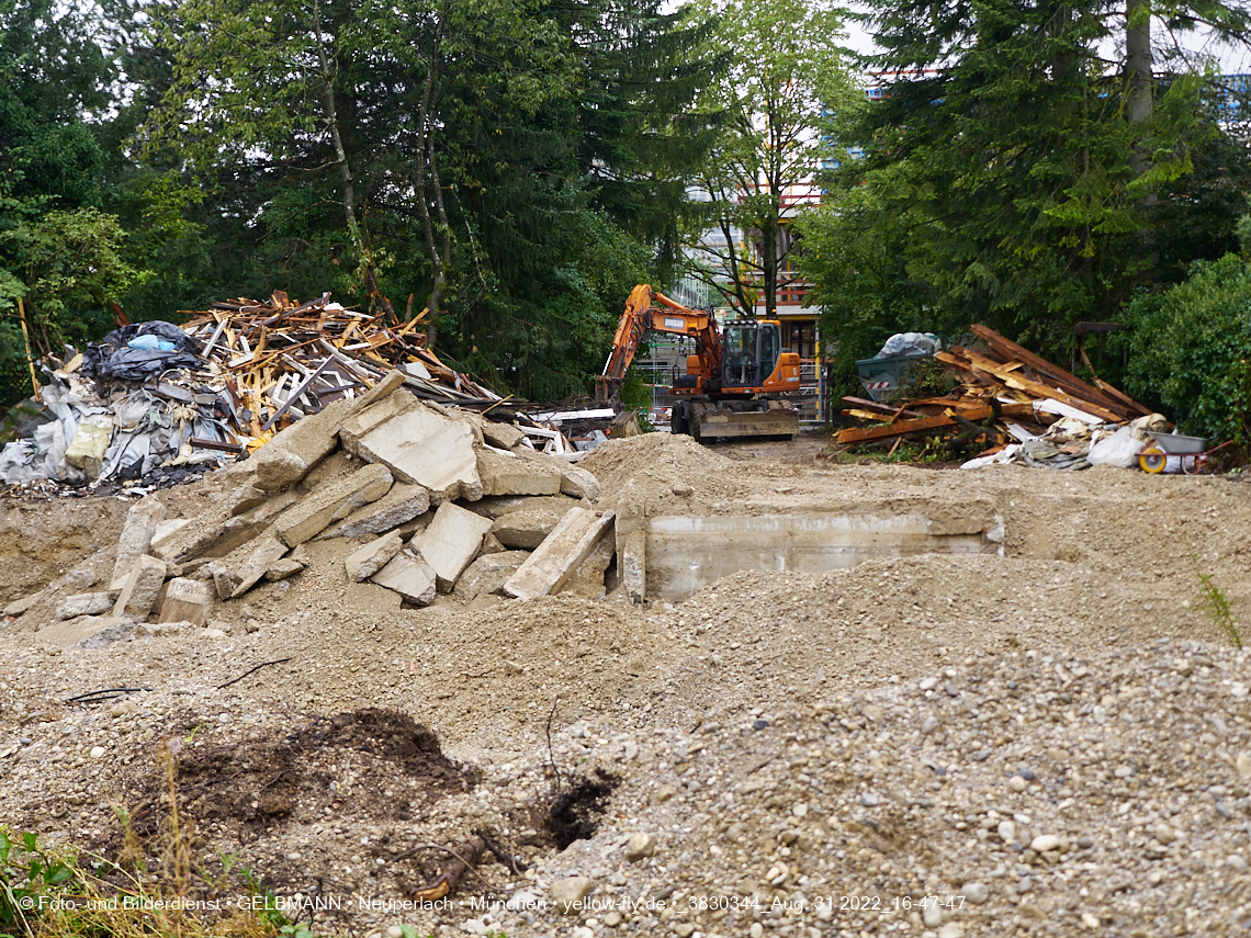 31.08.2022 - Baustelle an der Niederalmstraße 16 und Hugo-Lang-Bogen 13 in Neuperlach-Trudering